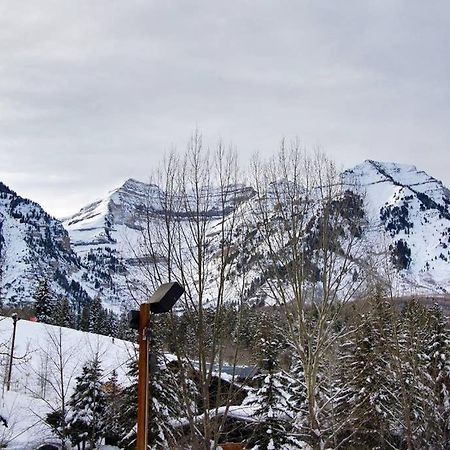 Log Cabin On The Stream Sundance, Utah Exterior photo