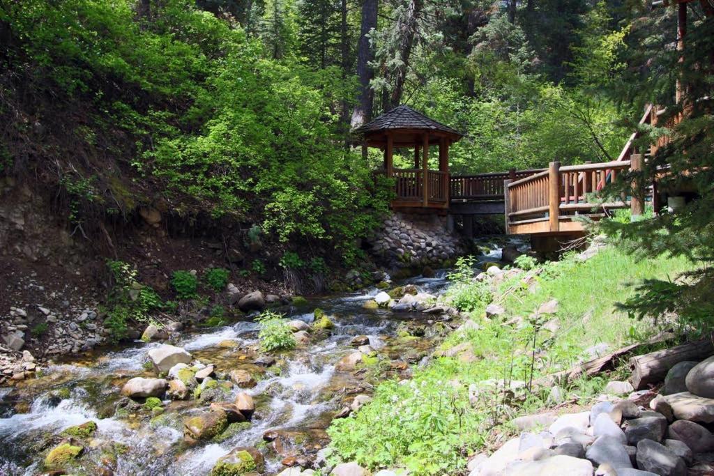 Log Cabin On The Stream Sundance, Utah Exterior photo
