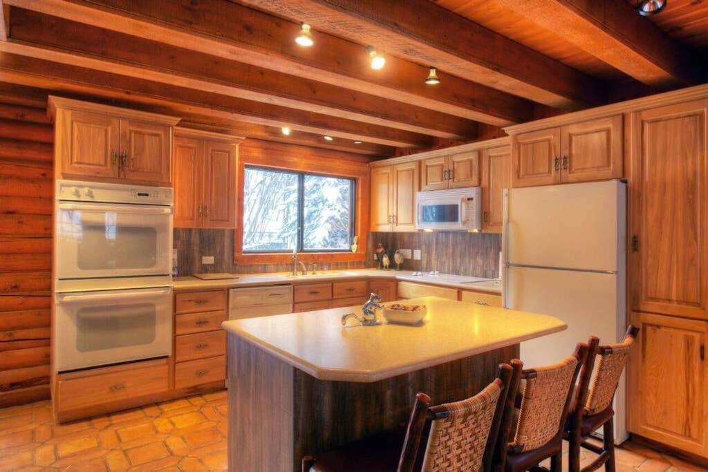 Log Cabin On The Stream Sundance, Utah Exterior photo